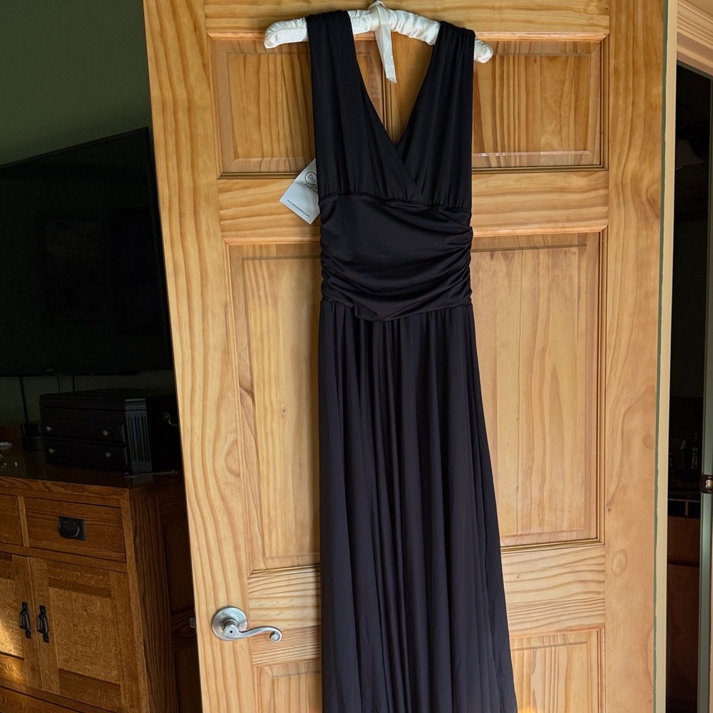 Elegant Black V-Neck Midi Dress